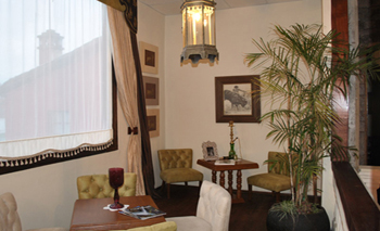 Roka Plaza Hotel