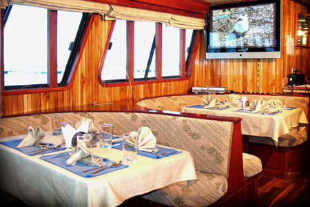 Galapagos Voyager - Dinning