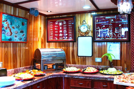 Galapagos Voyager - Dining