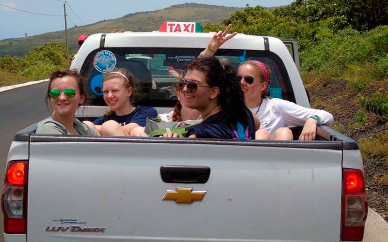 how to get to galapagos moving around taxi