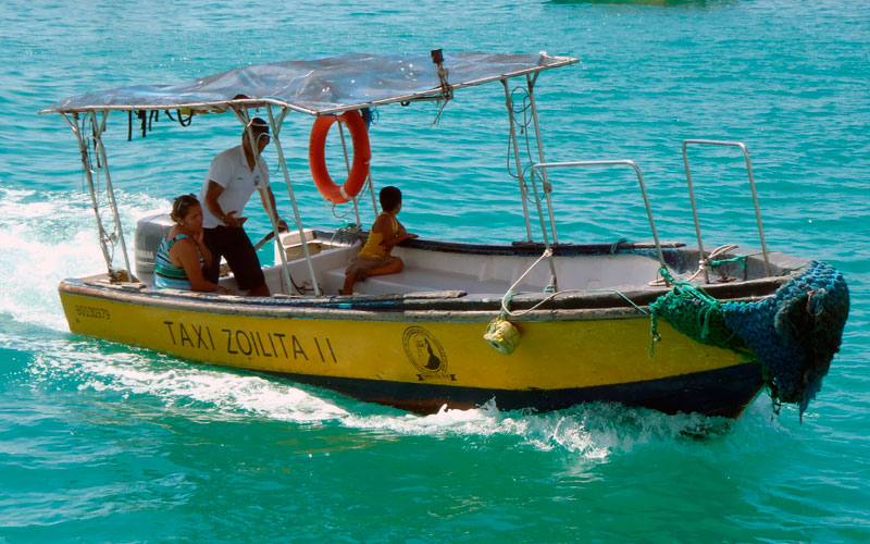 how-to-get-to-galapagos-moving-around-water-taxi
