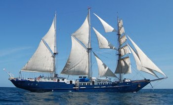 Galapagos Islands .com - Maryanne Sailboat